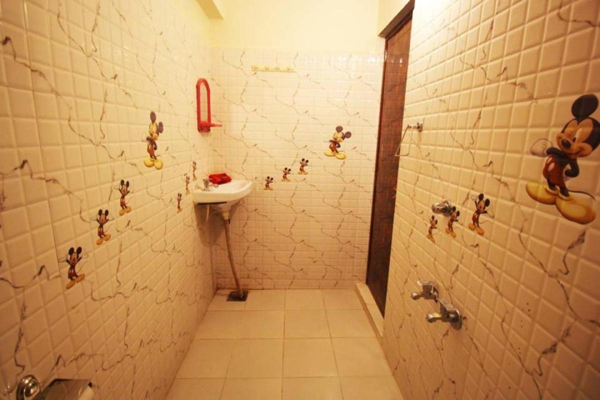 Hotel Raj Palace 아흐메다바드 외부 사진